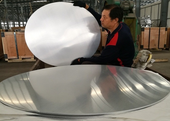 Grote gepolijste 1070 ronde aluminium platen lichtgewicht keukengereedschap is kosteneffectief