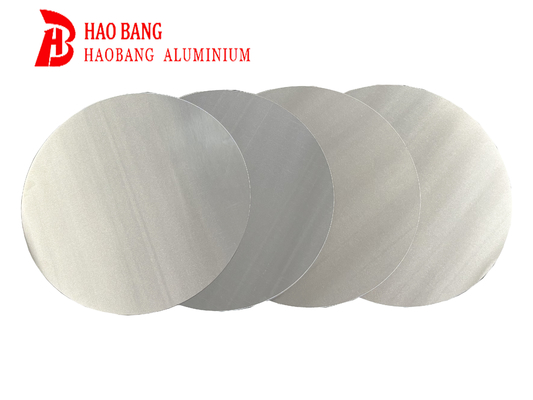 990,9% puur aluminium met glad oppervlak en zilveren afwerking.