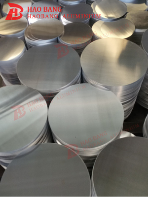 990,9% puur aluminium met glad oppervlak en zilveren afwerking.