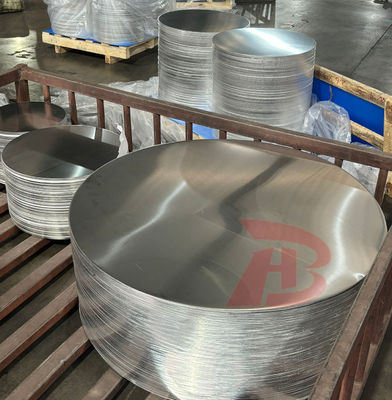 Aangepast formaat Aluminium cirkel 0,3-6 mm Dikte 100-1000 mm Diameter CC DC Materiaal 1050 1060 3003 Legering Scheurbestendig Dieptrekken voor kookgerei en lampafdekking Stempelen