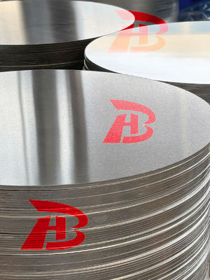 Hoge vlakheid aluminium schijf 1050/3003 legering O H12 Temper CC DC-materiaal Dieptrekken Scheurbestendig Aangepaste diameter voor potten Pannen Industrieel stempelen