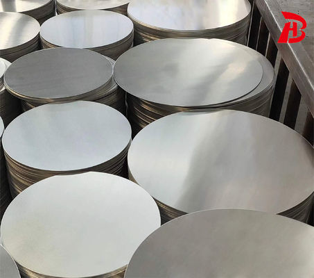 Aangepast formaat Aluminium cirkel 0,3-6 mm Dikte 100-1000 mm Diameter CC DC Materiaal 1050 1060 3003 Legering Scheurbestendig Dieptrekken voor kookgerei en lampafdekking Stempelen