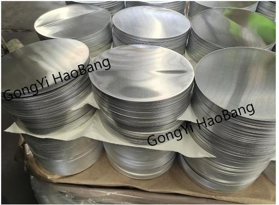 Glad oppervlak Hoge vlakheid Aluminium schijf 1050 1060 3003 legering, 0,3–6 mm dik, aangepast formaat Aluminium blanco voor lampafdekking en potten