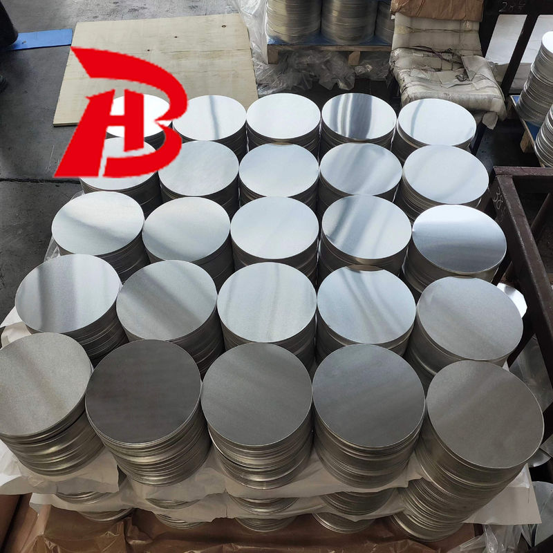 Aangepast formaat Aluminium cirkel 0,3-6 mm Dikte 100-1000 mm Diameter CC DC Materiaal 1050 1060 3003 Legering Scheurbestendig Dieptrekken voor kookgerei en lampafdekking Stempelen